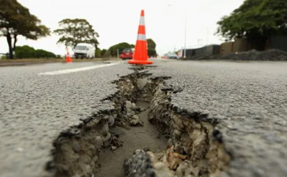 Strong earthquake rattles central Italy and Rome, shaking centuries-old buildings in capital