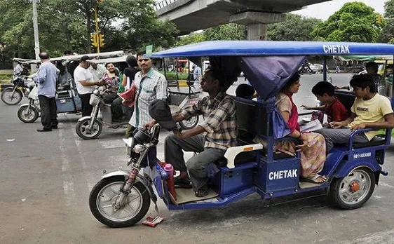 E-rickshaw driver set blazed by a man by kerosene oil