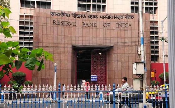 Examine Rs 500/1,000 notes properly before accepting in transactions: RBI