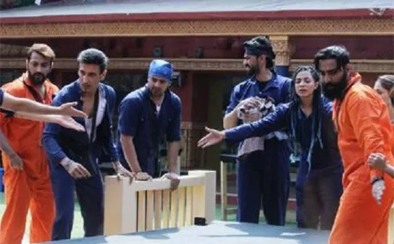 Bigg Boss 10: House turns into battleground; 'satta' shifts from celebs to Indiawale
