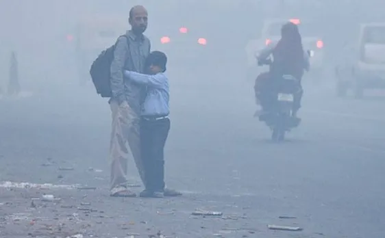 Delhi's air quality oscillates between 'severe' and 'very poor' due to worst smog in 17 years
