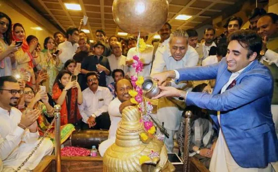 Watch: Bilawal Bhutto's offering to Lord Shiva on Diwali at Karachi temple