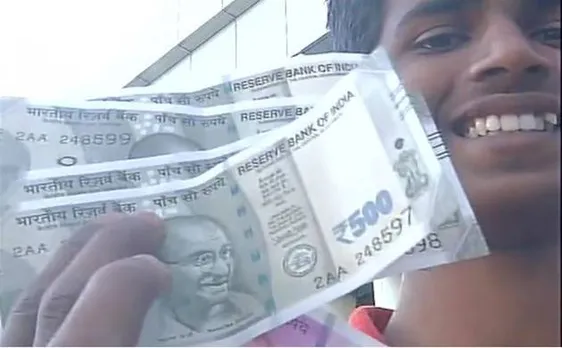 People in relief as new currency notes of Rs 500 issued in Bhopal