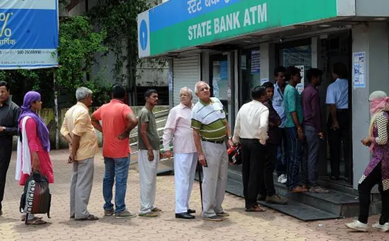 Currency frenzy continues across India, elderly man dies standing in bank queue in Hyderabad
