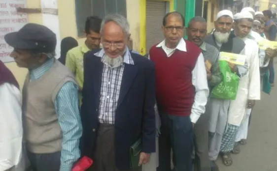 Watch video | Currency ban: Only senior citizens allowed to exchange old notes today