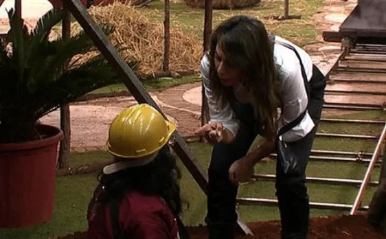 Bigg Boss 10, Day 38: Captain Rohan looks to save gold treasure amidst fight between Om Swami and Nitibha
