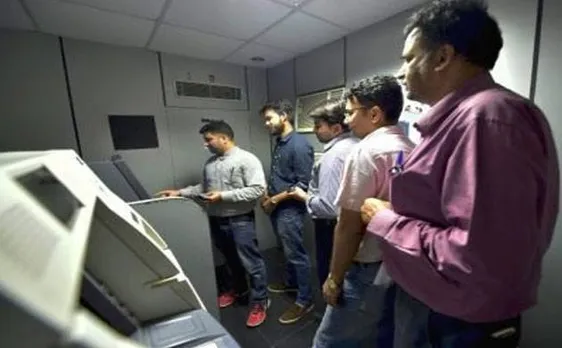 Mumbai: Queues outside ATMs, banks eases after 15 days of demonetisation 