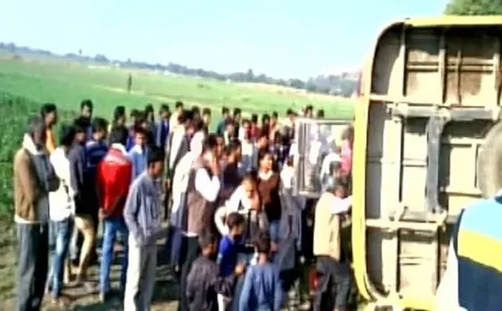 School bus overturns in Madhya Pradesh, 17 children injured 