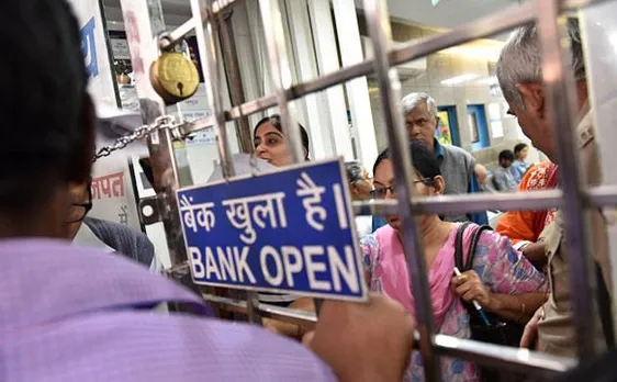 Paper scrap merchant arrested for depositing fake currency notes in bank
