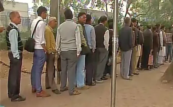 Cash crunch on pay day: Heavy rush at ATMs, banks