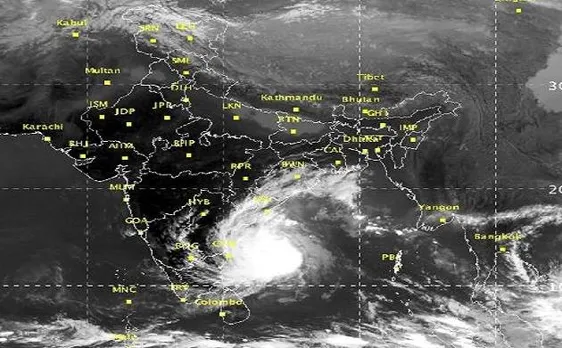 Cyclonic storm â€˜Vardahâ€™ heading towards Tamil Nadu, heavy rain likely in Chennai 