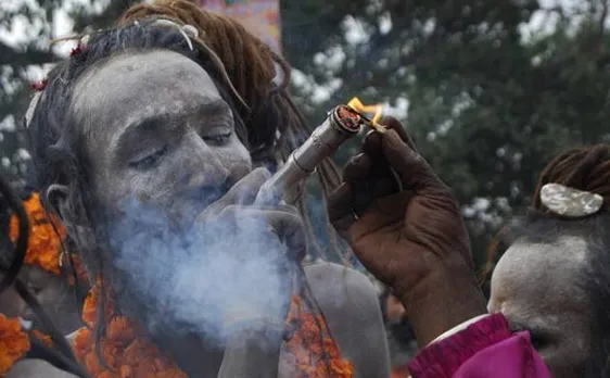 Four people arrested with Ganja and old high denomination notes