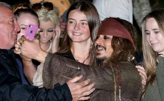 Johnny Depp dresses as Captain Jack Sparrow for children's hospital visit