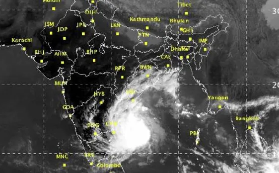 Severe cyclonic storm â€˜Vardahâ€™ likely to make landfall around noon in Tamil Nadu, Andhra Pradesh 