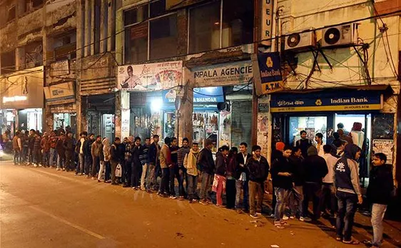 Post-demonetisation cash chaos: Heavy rush at banks as they reopen after 3 days break