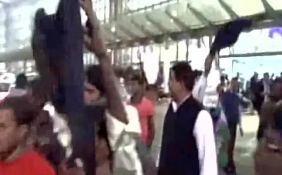 Watch Video | Demonetisation: Congress workers show black flags to RBI Governor Urjit Patel at Kolkata airport
