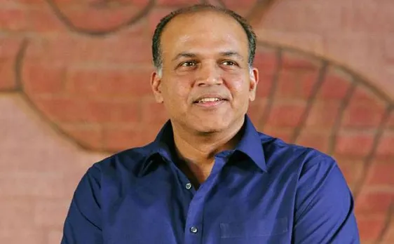 B-town celebs give a warm welcome to Ashutosh Gowariker on Twitter