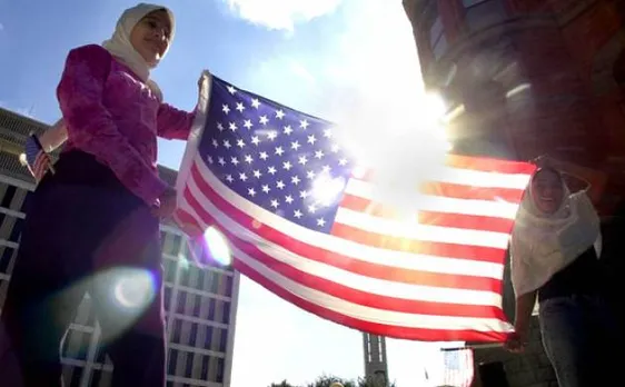 US man throws black coffee on Muslim woman, calls her terrorist, threatens to kill her