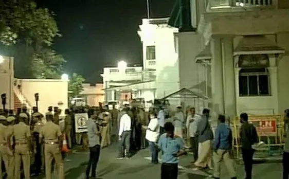 Blackmoney crackdown: Rs 18 lakh cash, gold bars seized from Tamil Nadu Secretary sonâ€™s kin in an I-T raid