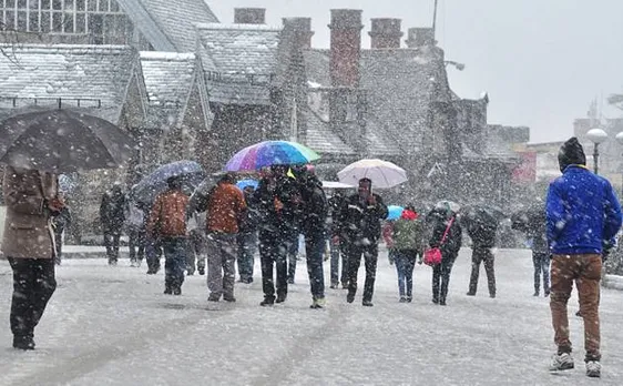 Higher hills of Himachal receive light snowfall, tourists cheer in Shimla and surrounding areas