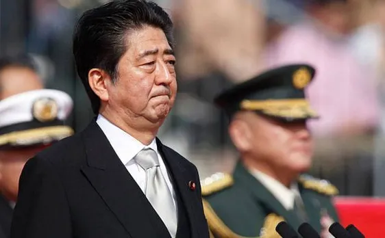 Japanese PM Shinzo Abe lays wreaths at memorials in Hawaii cemetries before historic Pearl Harbor visit