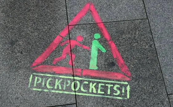 91% pickpockets held by CISF in Delhi Metro network are women