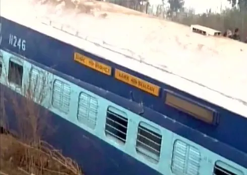Video | 2 killed, several hurt after Sealdah-Ajmer express derails near Kanpur, Railways Ministry rolls out list of injured