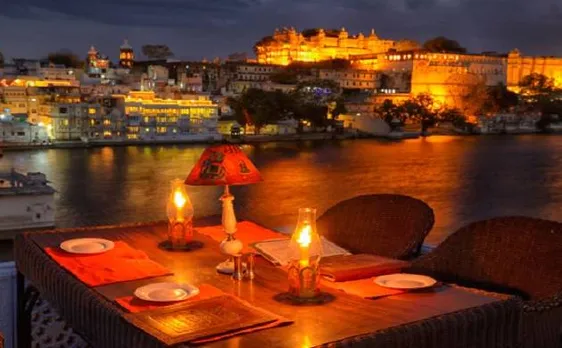 Know why restaurant owners want you to pay service charges while dining out