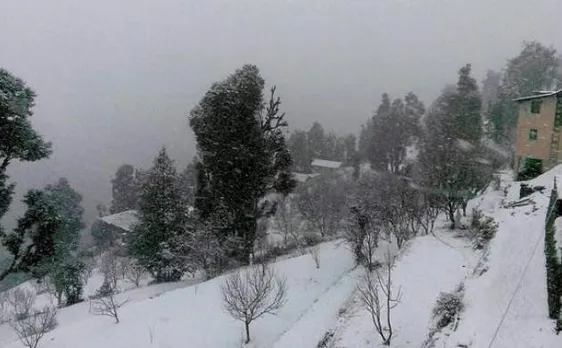 Heavy snowfall in Shimla; normal life disrupted