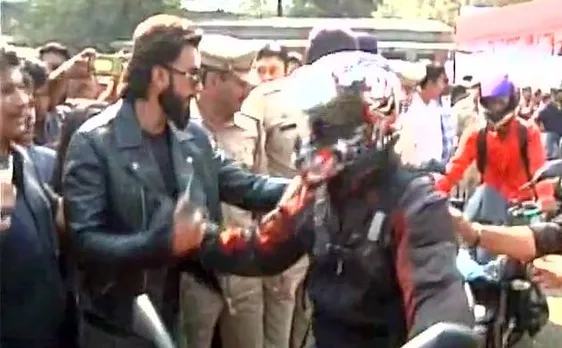 Know why actor Ranveer Singh danced with people in Mumbai | video