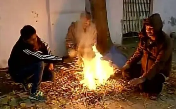 Video: Cold and fog engulf Delhi as minimum temperature dips to 4.2 degrees Celsius