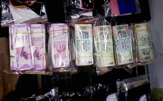 Two caught with more than Rs. 10 lakh in new currency