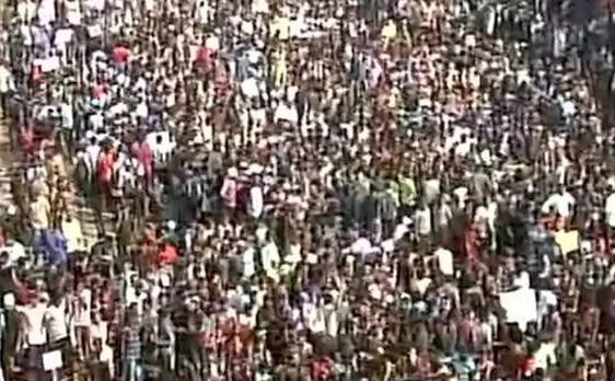 Jallikattu row: People gather in huge numbers at Marina Beach in Chennai
