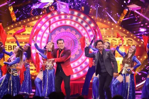 Bigg Boss 10: Salman Khan jails Shah Rukh Khan for stealing cauliflowers | In pics