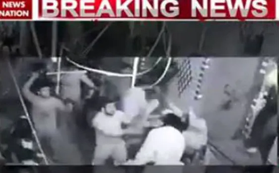 Fight between two groups in Welcome colony of Delhi | Watch