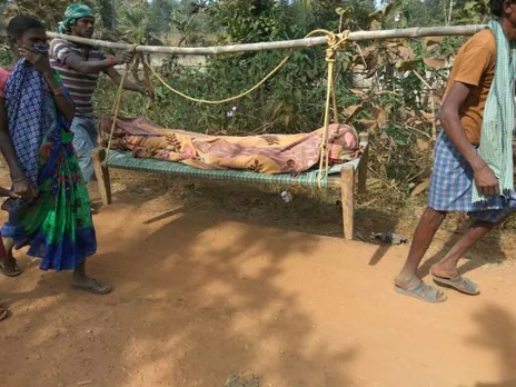 Video | Chhattisgarh: Family carries patient on cot for 8 kilometres, takes back body the same way after he dies 