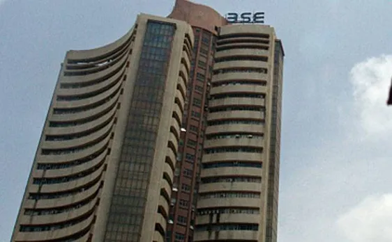Market breaks 4-day climb before economic survey, budget