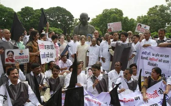 Congress, BJP clash over PM Modi's 'raincoat' jibe at Manmohan Singh