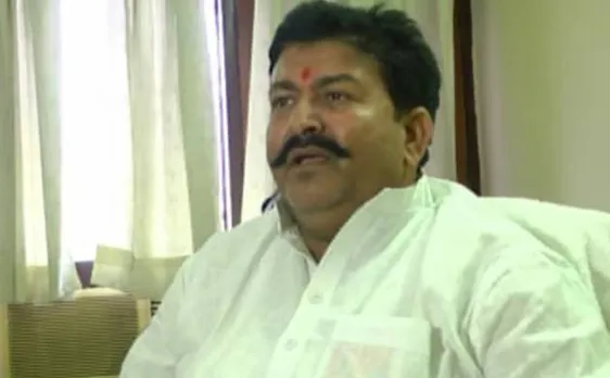 UP elections 2017: SP leader Radhey Shyam threatens to set scribe afire