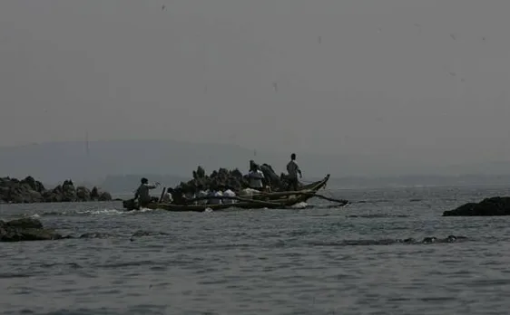 11 killed as boat turns turtle in Sri Lanka