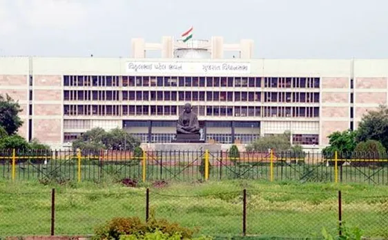 Farmers suicide issue: Scuffle between Congress and BJP MLAs inside Gujarat assembly, three injured