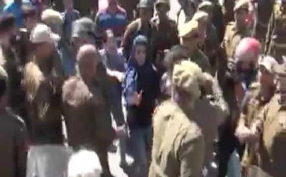 Jammu: Police lathicharge students demanding cancellation of Class 12 physics exam