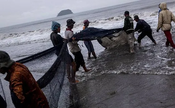 Pakistan captures 94 Indian fishermen, seizes 17 boats off Gujarat coast