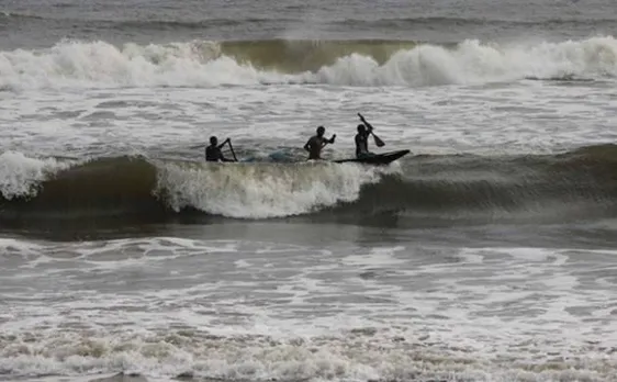 Sri Lankan Navy opens fire on group of 6 Indian fishermen for crossing IMBL,1 killed
