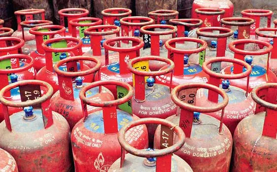 Aadhaar to be a must for women in BPL households to get free LPG connection