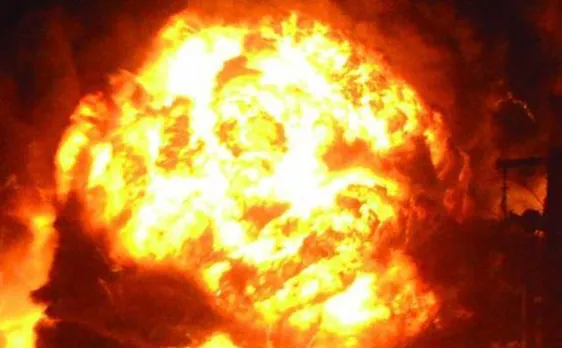 Delhi: Massive fire breaks out in factory in Narela, one worker dead; several feared trapped