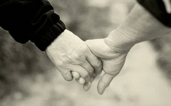 71 years of married life comes to an end; British Couple breathed last within 4 mins of each other