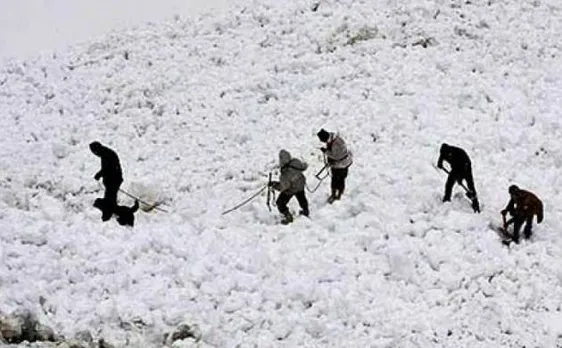 J-K: 3 Indian Army soldiers die, 2 others rescued in multiple avalanches in Batalik Sector