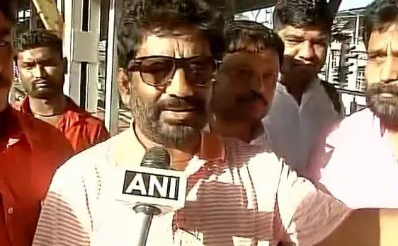 Shiv Sena MP Ravindra Gaikwad travels in Rajdhani to reach Delhi