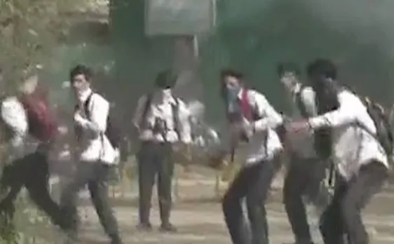 Video | J&K unrest: Agitating school students pelt stones on security forces in Srinagar